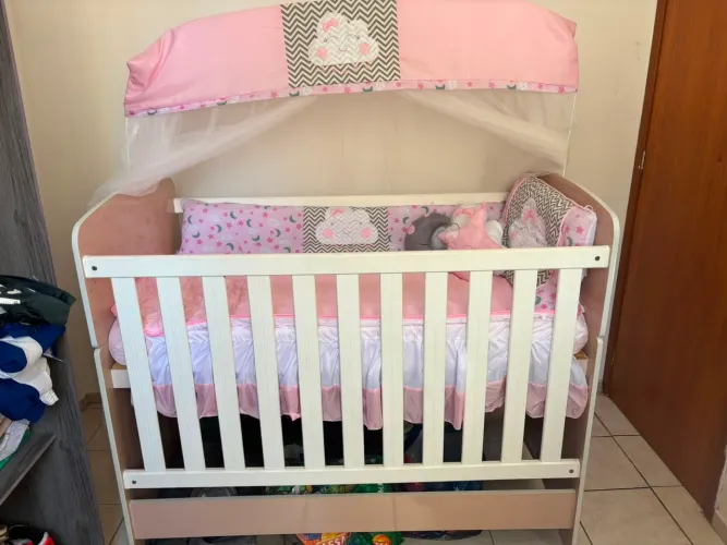 vendo berço de bebê (menina)