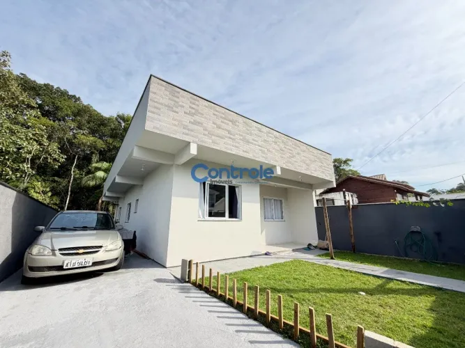 Casa com 03 dormitórios no Sertão do Maruim, em São José/SC!