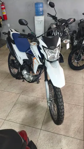 HONDA NXR BROS 160 BRANCA 2023 Shalon veículos Cariacica 