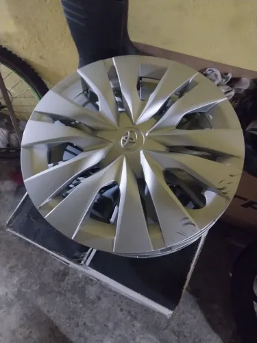 Rodas aro 15 mais calota do carro yaris 