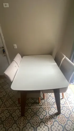 Mesa Extensora + 4 cadeiras (Tecido claro) - Pouco uso.