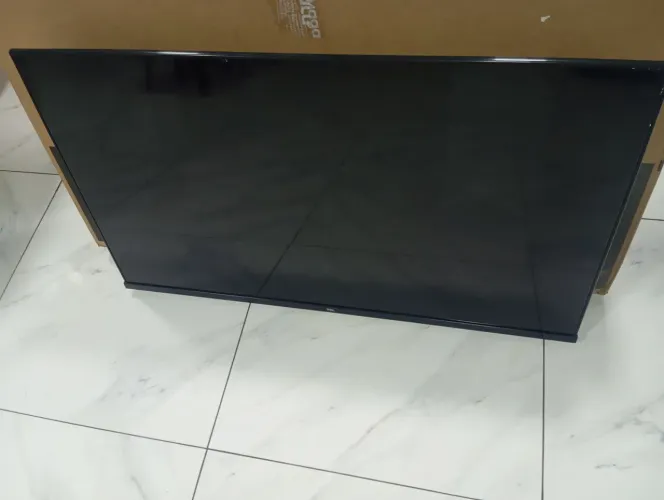 TV TCL 43" 43S615 Full HD Android - Com Defeito no Display - Completa