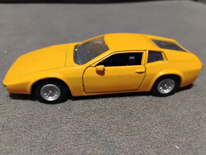 Miniatura Miura Coupé - com detalhes conforme fotos