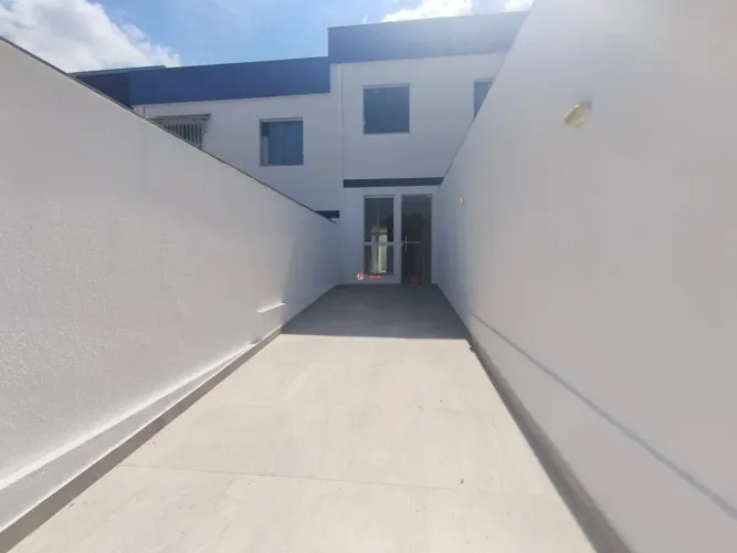 Casa 02 quartos para locação.