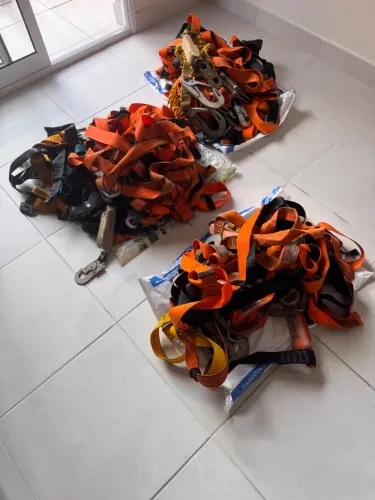 10 Cintos tipo paraquedista e 10 talabarte em y usados