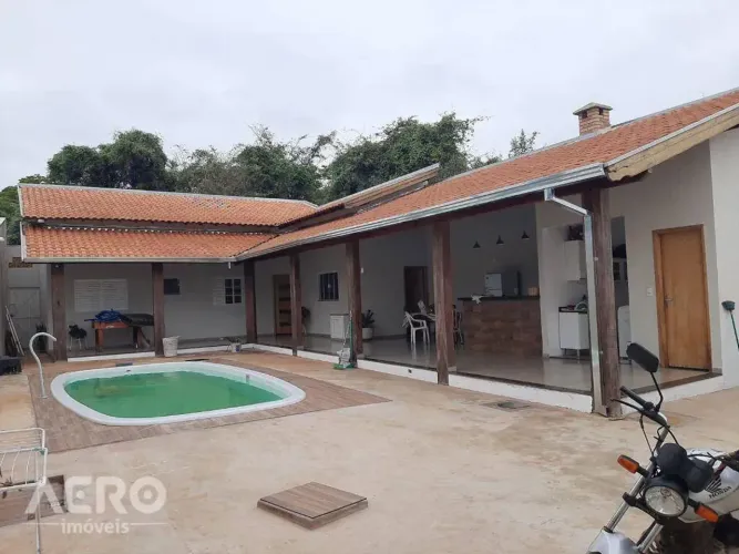 Deliciosa casa/chacara com poço semi artesiano