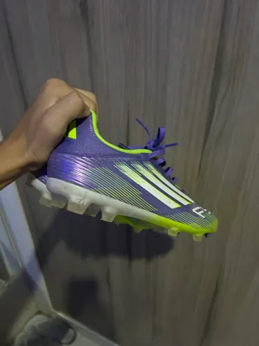 Chuteira adidas f50