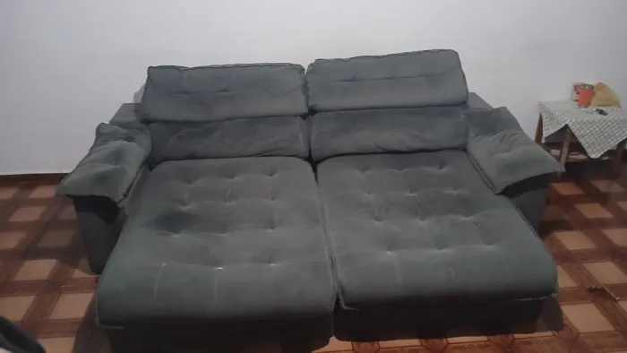 Sofá retrátil usado grande