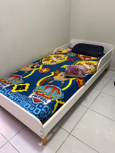 Cama infantil sem colchão