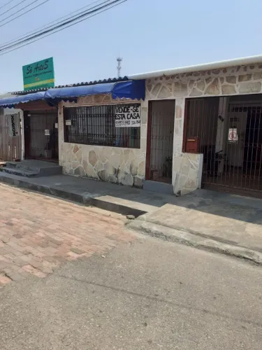 Vende-se casa no bairro Tangará 