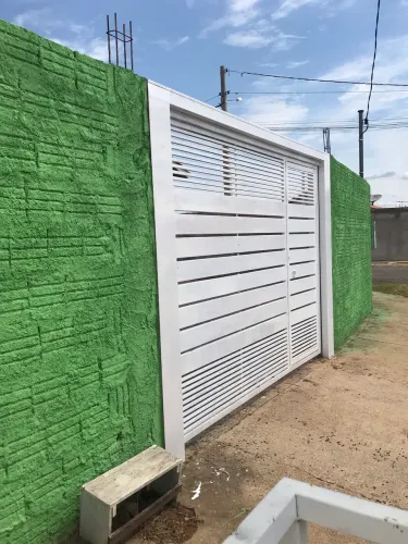 Alugo casa de esquina no Santa Terezinha