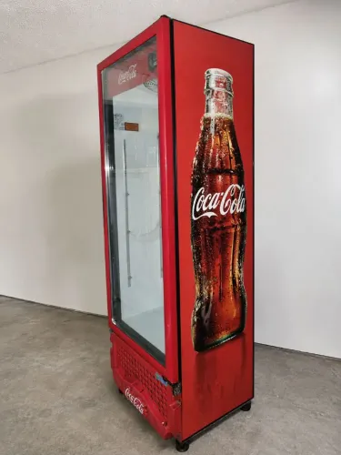 Expositor coca cola em estado de novo 