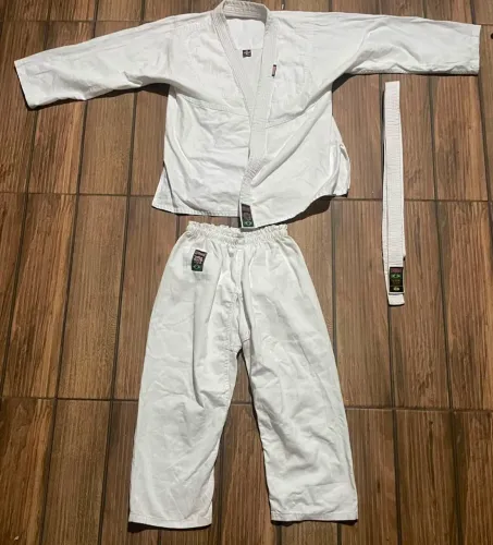 Kimono Infantil Seminovo (M4)