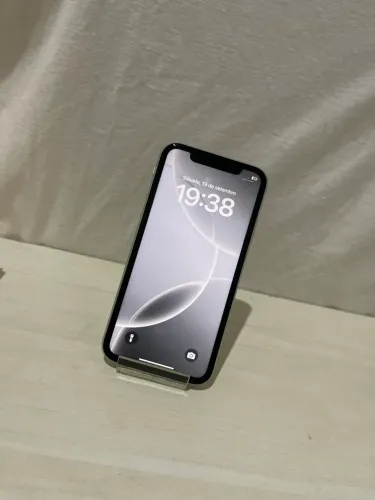 iPhone XR na carcaça do 13