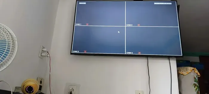 DVR INTELBRÁS + 4 CÂMERAS 