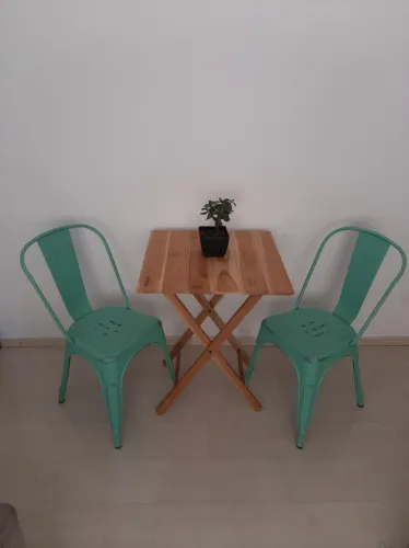 Mesa de bar de madeira