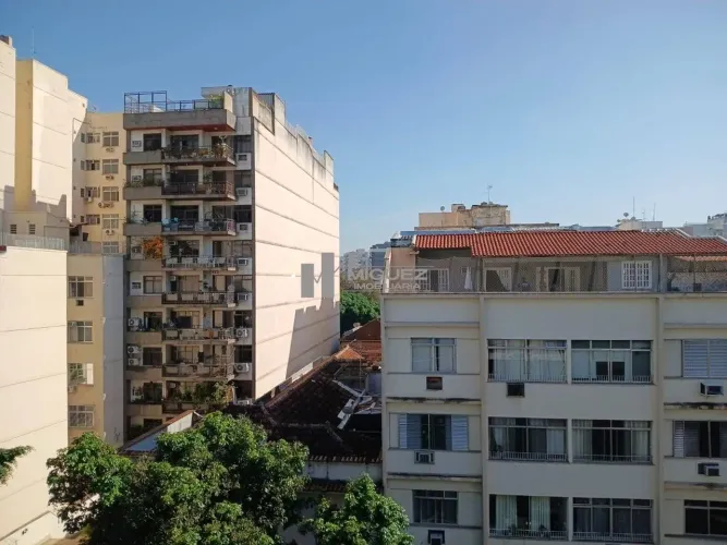 Apartamento à Venda, Rua Doutor Satamini, Tijuca. Varanda, 4 Quartos Sendo 1 Suíte, Depend
