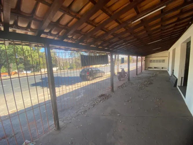 Loja / Salão / Ponto Comercial com 3 quartos para alugar em Sete Lagoas
