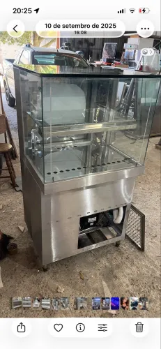 Vitrine gelada para tortas, bolos,bebidas..220 volts