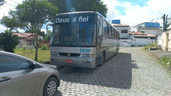 Ônibus Mercedes carroceria Buscar em perfeitas condições !