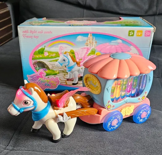 Carruagem Encantada Princesas Poney com Luz e Som