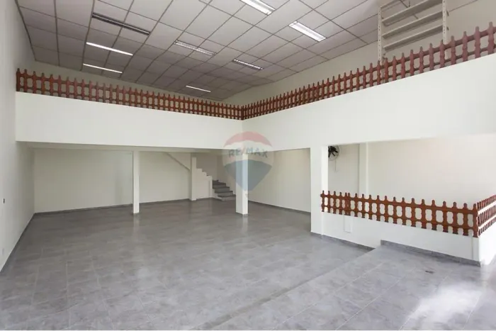Prédio comercial a Venda em Pirituba com salão amplo e mezanino, cozinha, 2 banheiros. Óti