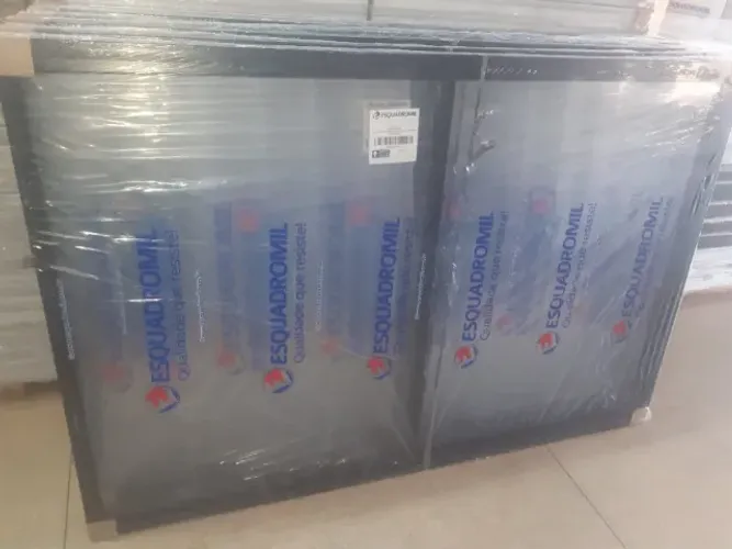 janela de alumínio preta com vidros 2 folhas 1,50x1,00 599,90 a vista 