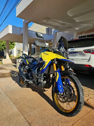 Oportunidade! Suzuki V-Strom 800DE 2025 - novíssima, toda equipada, garantia até 2027