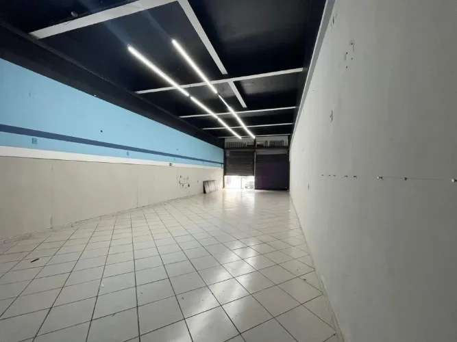 Alugar loja comercial na Aparecida - Santos/SP, 245 m², com estacionamento para 3 carros