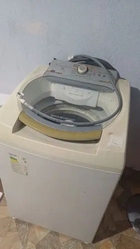 Máquina de Lavar Brastemp 11kg está com pequeno vazamento na lavagem e funciona normalment