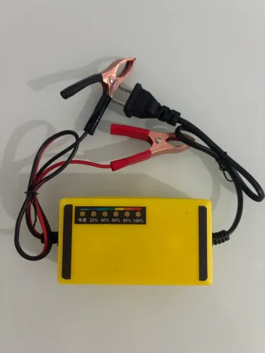 Carregador de bateria automotivo 
