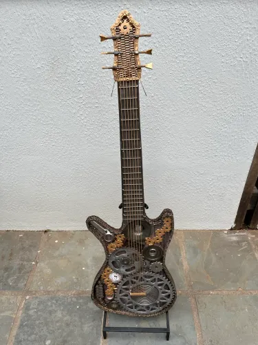 Guitarra de metal