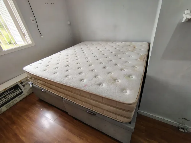 Cama Queen (colchão+ baú)