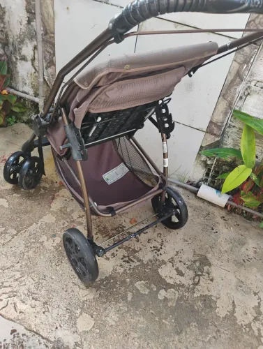 Carrinho de bebê 100 RS