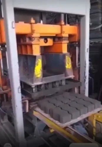 Máquina de Blocos e Pisos