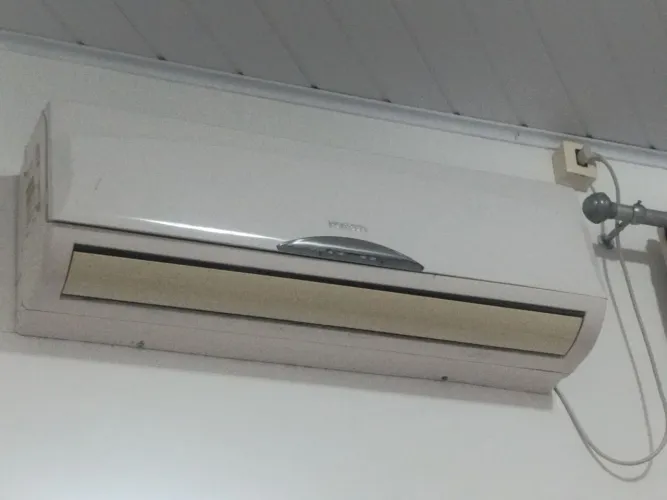 Ar condicionado split Komeco 18000 BTUs 