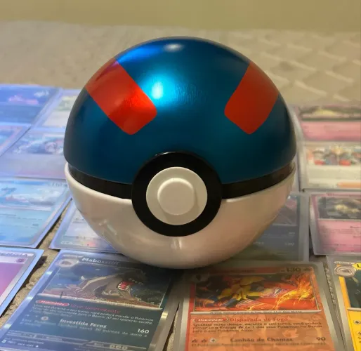 Cartas Pokémon e Pokeball