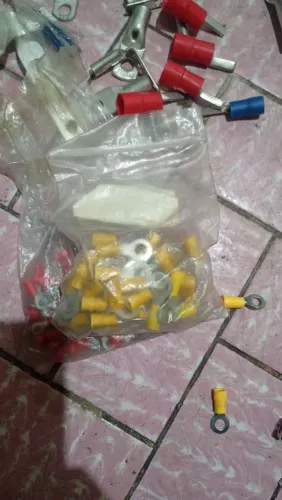 Conectores diversos e material de elétrica ?