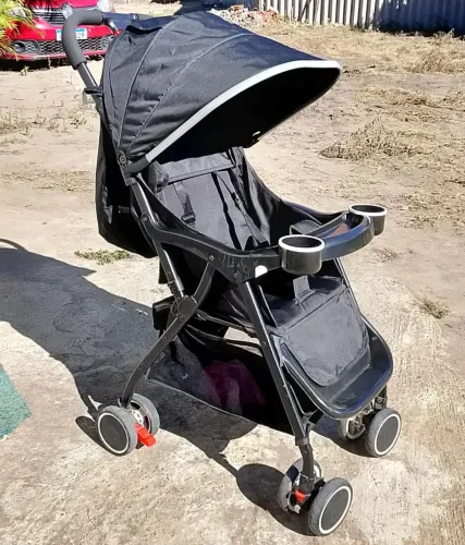 Carrinho de bebê semi novo