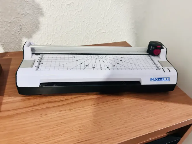 Plastificadora e Laminadora Mazzilli 3 em 1 (Com Guilhotina) - R$ 180