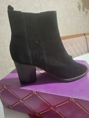 Bota camurça cano curto 50,00
