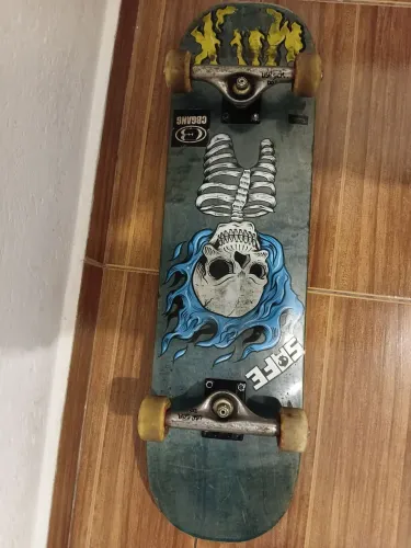 Skate Completo 8.1 - Ótimo estado!