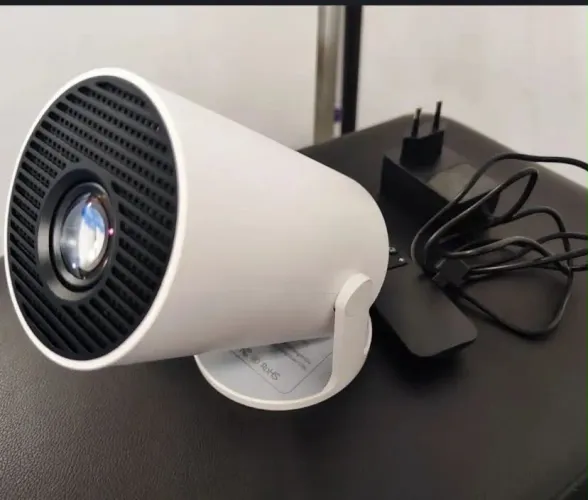 Mini projetor portátil HY300