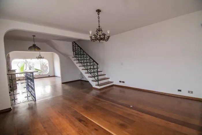 Casa à Venda em Vila Mariana, São Paulo - SP