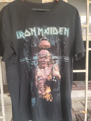 Camiseta consulado do rock zerada