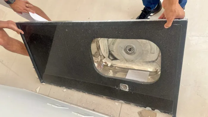 Pia / Bancada de Cozinha em Granito Preto (1,20m x 0,60m) com Cuba Inox - NUNCA USADA
