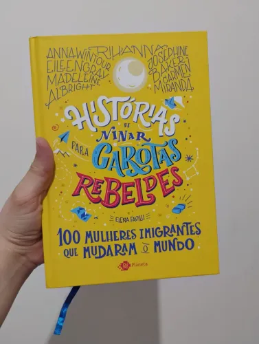 Livro Histórias de Ninar para garotas rebeldes capa dura Elena Favilli
