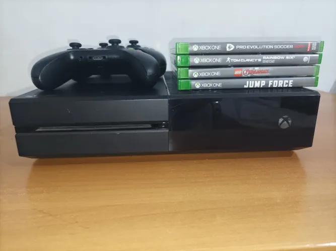 Xbox one - 500gb 4 jogos e 2 controles