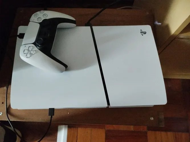 Playstation 5 Slim com leitor de disco (Leia o anúncio completo)