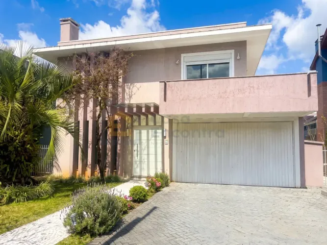 Casa de Alto Padrão para Locação, 3 Suítes, Lareira, Espaço Gourmet no Condomínio Pinewood
